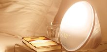 Découvrez les différences entre une lampe de luminothérapie et un simulateur d’aube